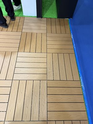 高級シリーズ 500x500 WPC フローリング: 職人技が卓越性を定義