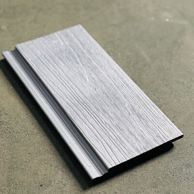 ムーンライトシルバーメタリック WPC パネル — 複合的な弾力性を備えた建築の輝き