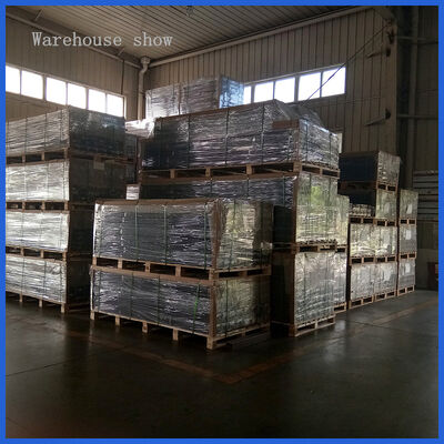 装飾的な WPC 木とプラスチックの複合フェンスとレール