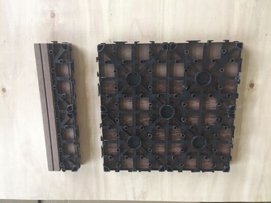 家の屋外の WPC デッキ タイル 30x30CM の天然木の外観の耐久性のある DIY フローリング