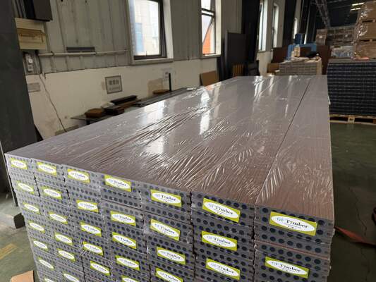 耐久の建築材料の複合パネル WPC の屋外の家具のデッキ